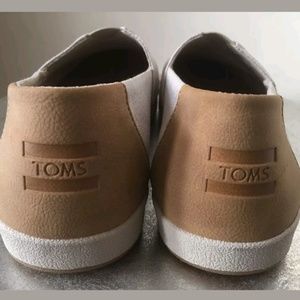 TOMS brand new loafers